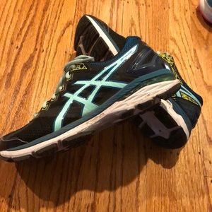ASICS GT-2000 running shoe